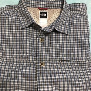 Men’s North Face short sleeve button up shirt